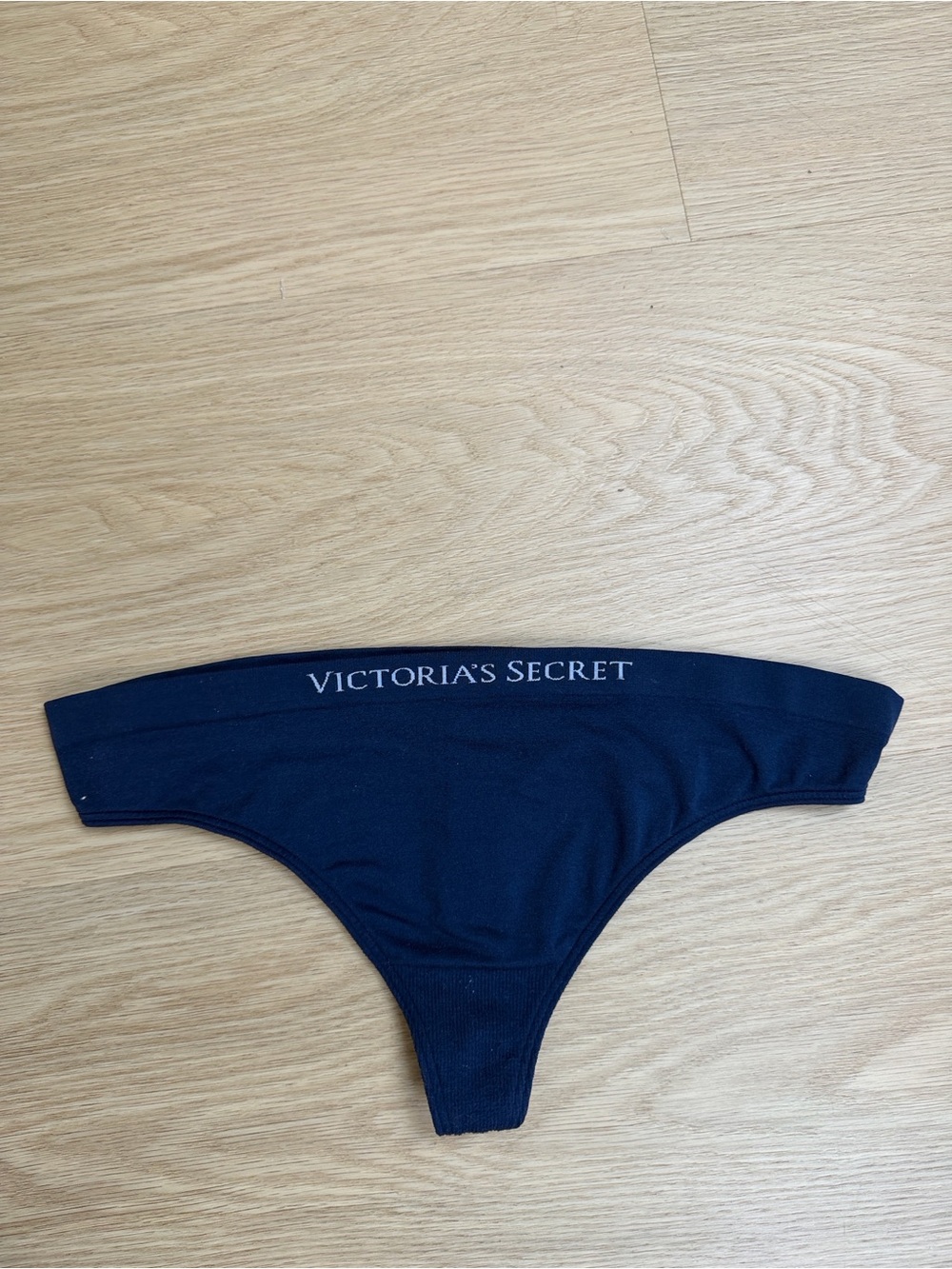 Victoria’s Secret Thong Panty M
